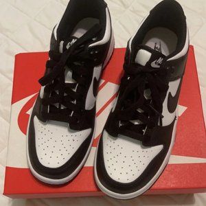Nike Dunk Low black and white Panda